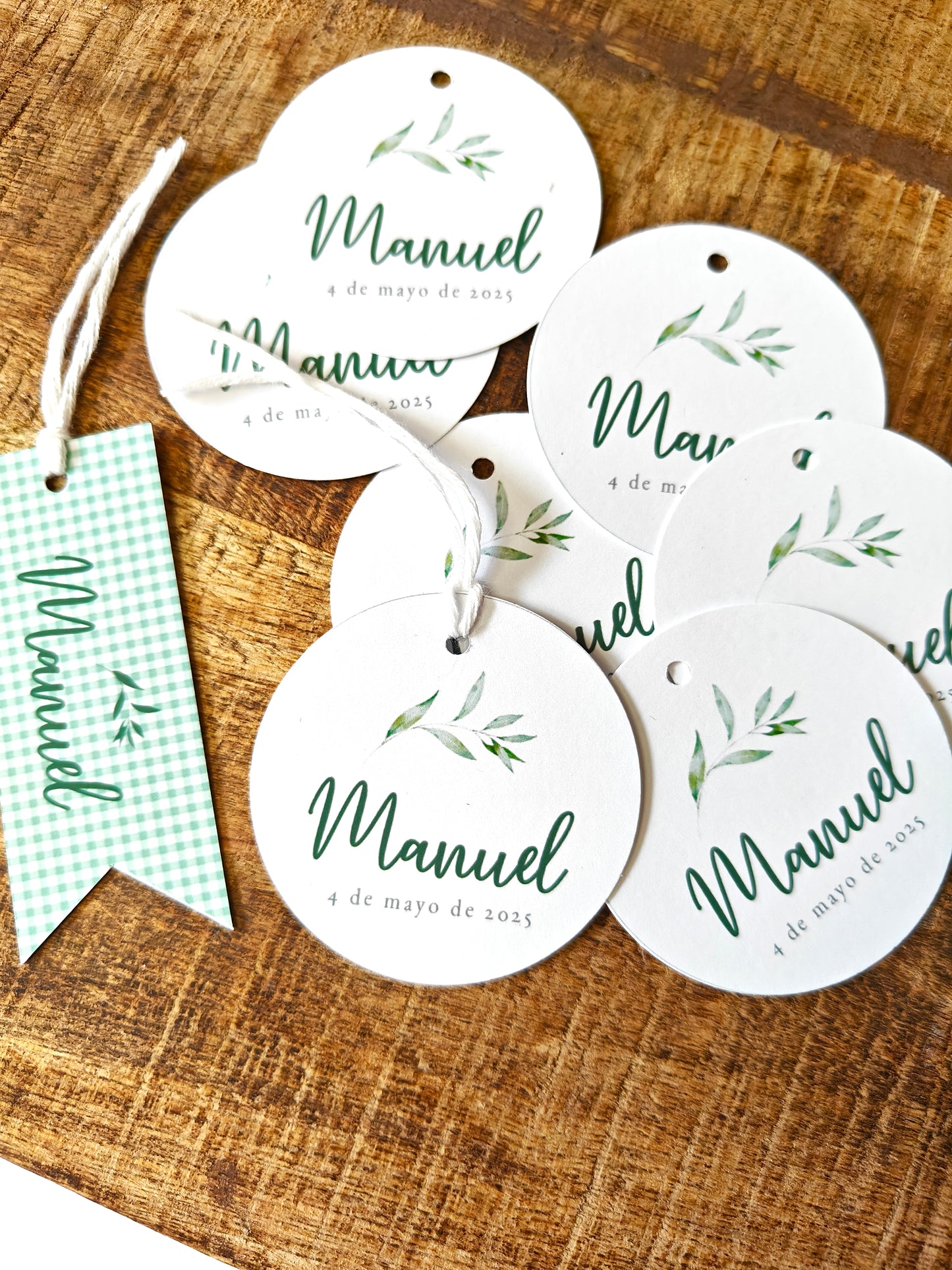 Pack x 15 Etiquetas redondas personalizadas Comunión COLECCIÓN EUCALIPTO