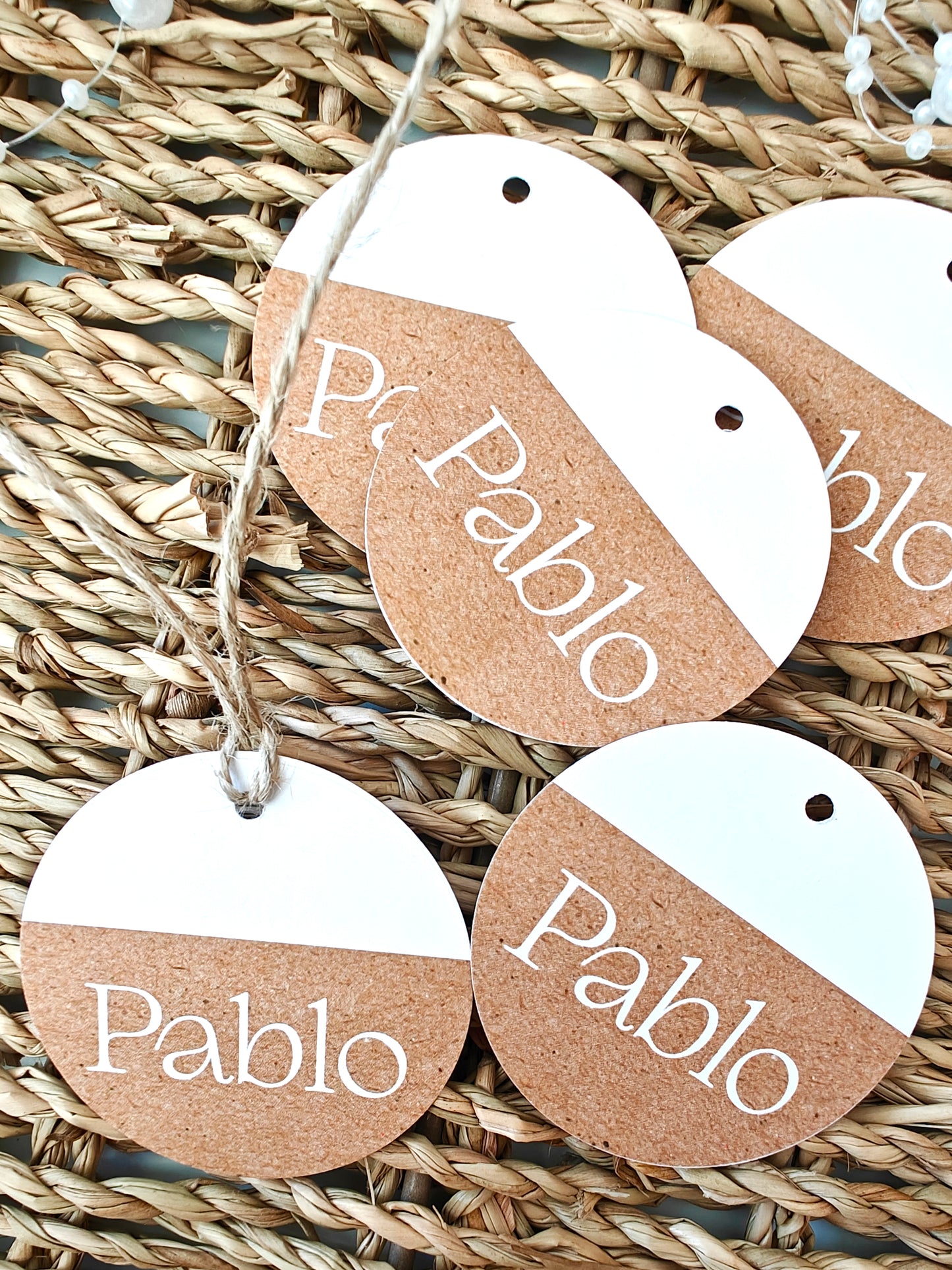 Pack x 15 Etiquetas redondas personalizadas Comunión COLECCIÓN BALÓN CESTO