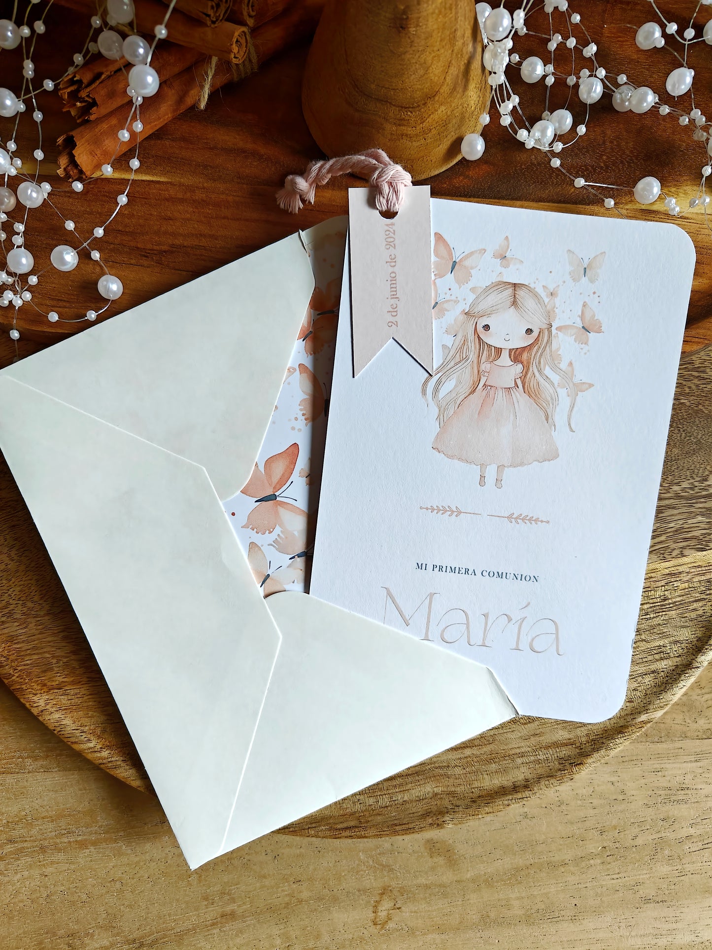 Invitación impresa personalizada con banderín Comunión COLECCIÓN BUTTERFLY