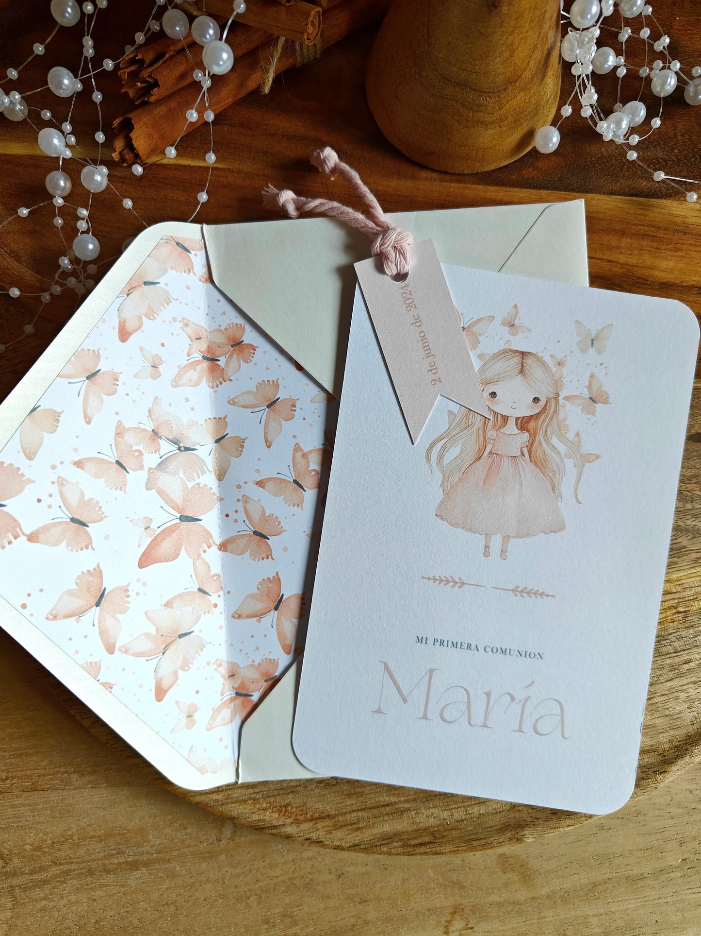 Invitación impresa personalizada con banderín Comunión COLECCIÓN BUTTERFLY