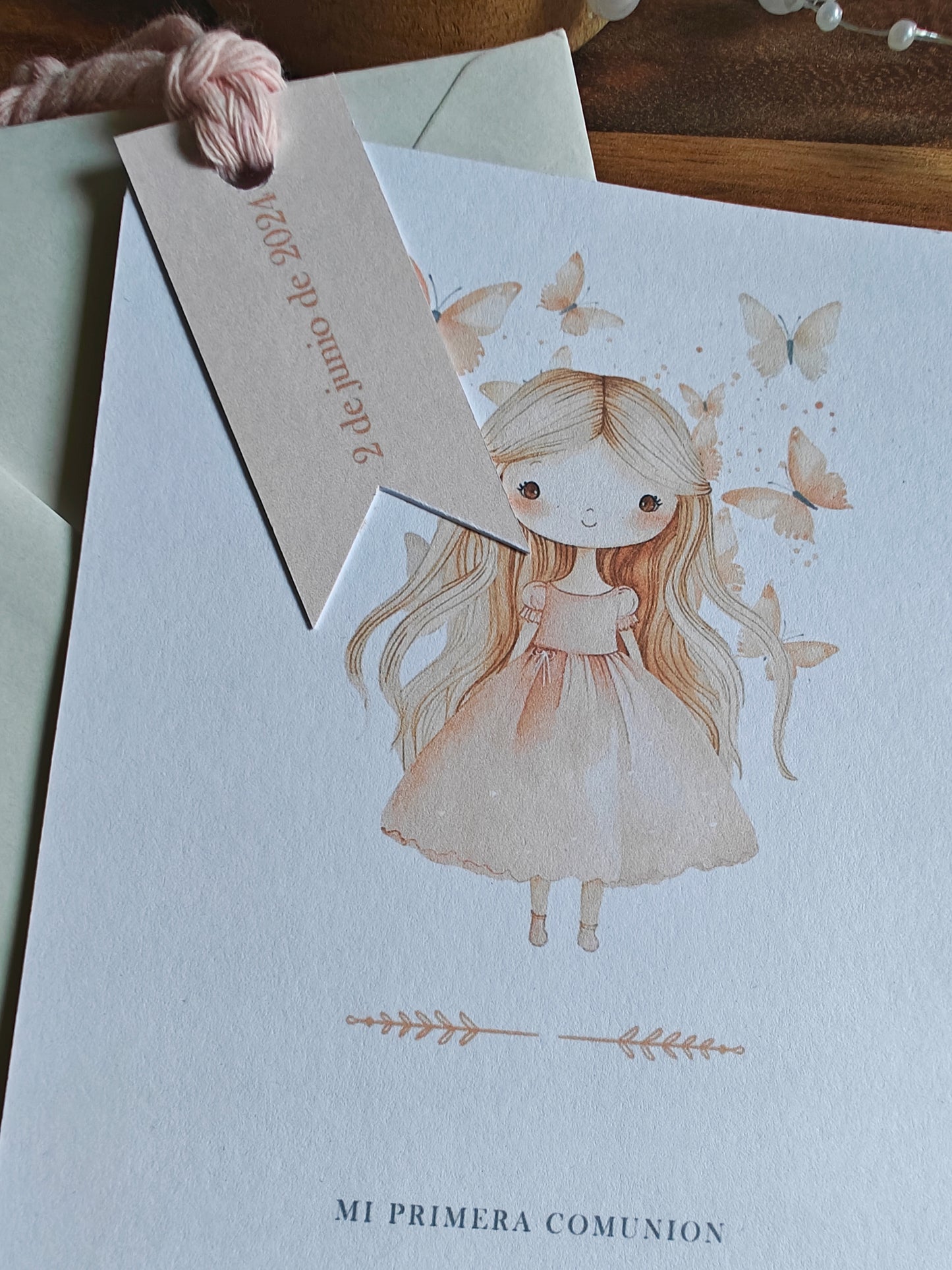 Invitación impresa personalizada con banderín Comunión COLECCIÓN BUTTERFLY