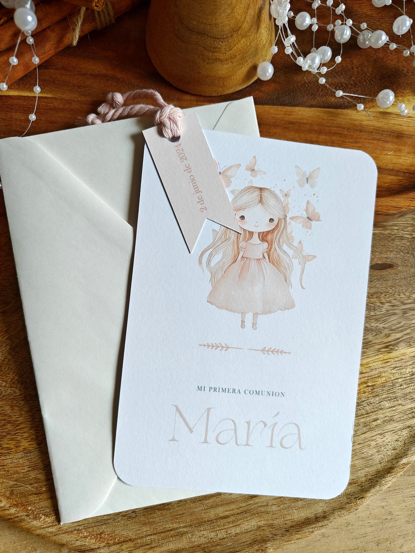 Invitación impresa personalizada con banderín Comunión COLECCIÓN BUTTERFLY