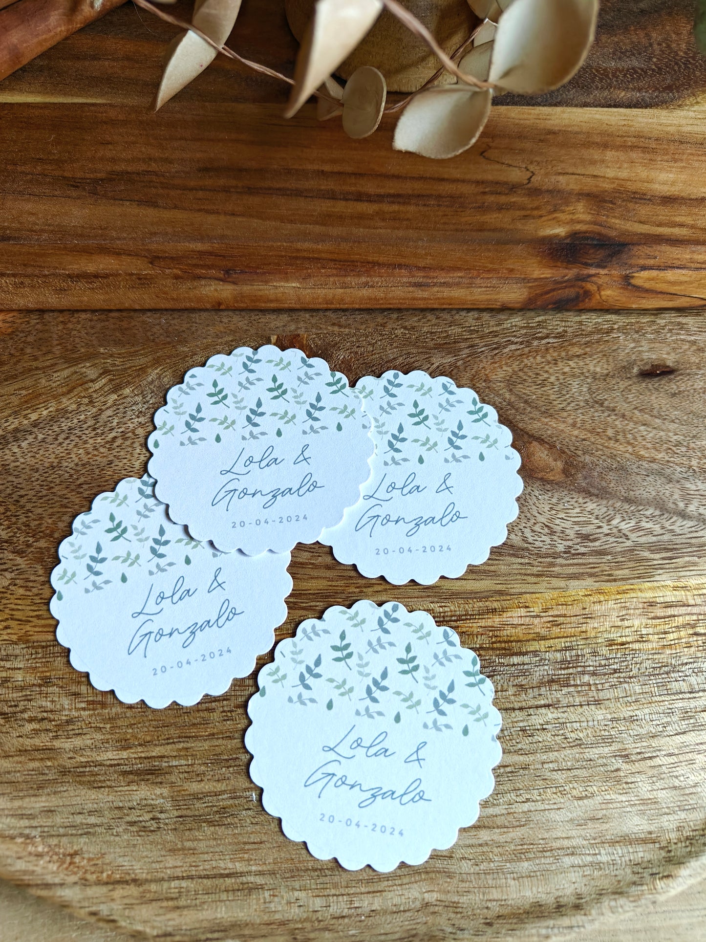 Pack x 15 Etiquetas redondas personalizadas Comunión COLECCIÓN HOJITAS