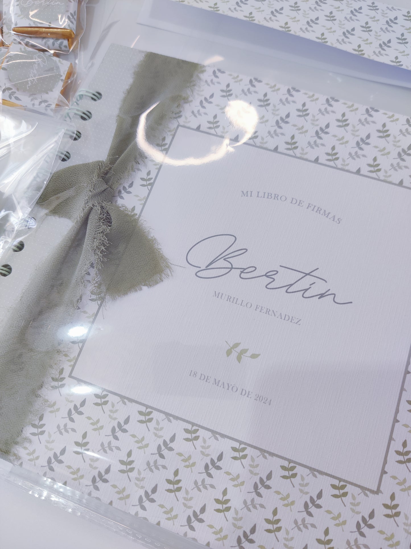 Libro de firmas personalizado Primera Comunión COLECCIÓN HOJITAS