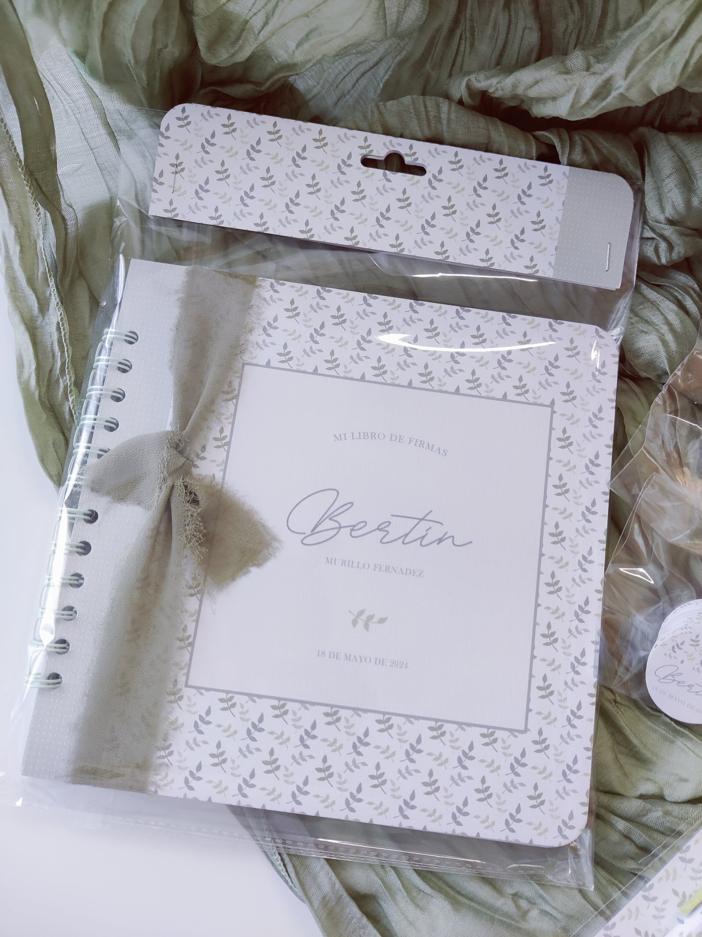 Libro de firmas personalizado Primera Comunión COLECCIÓN HOJITAS