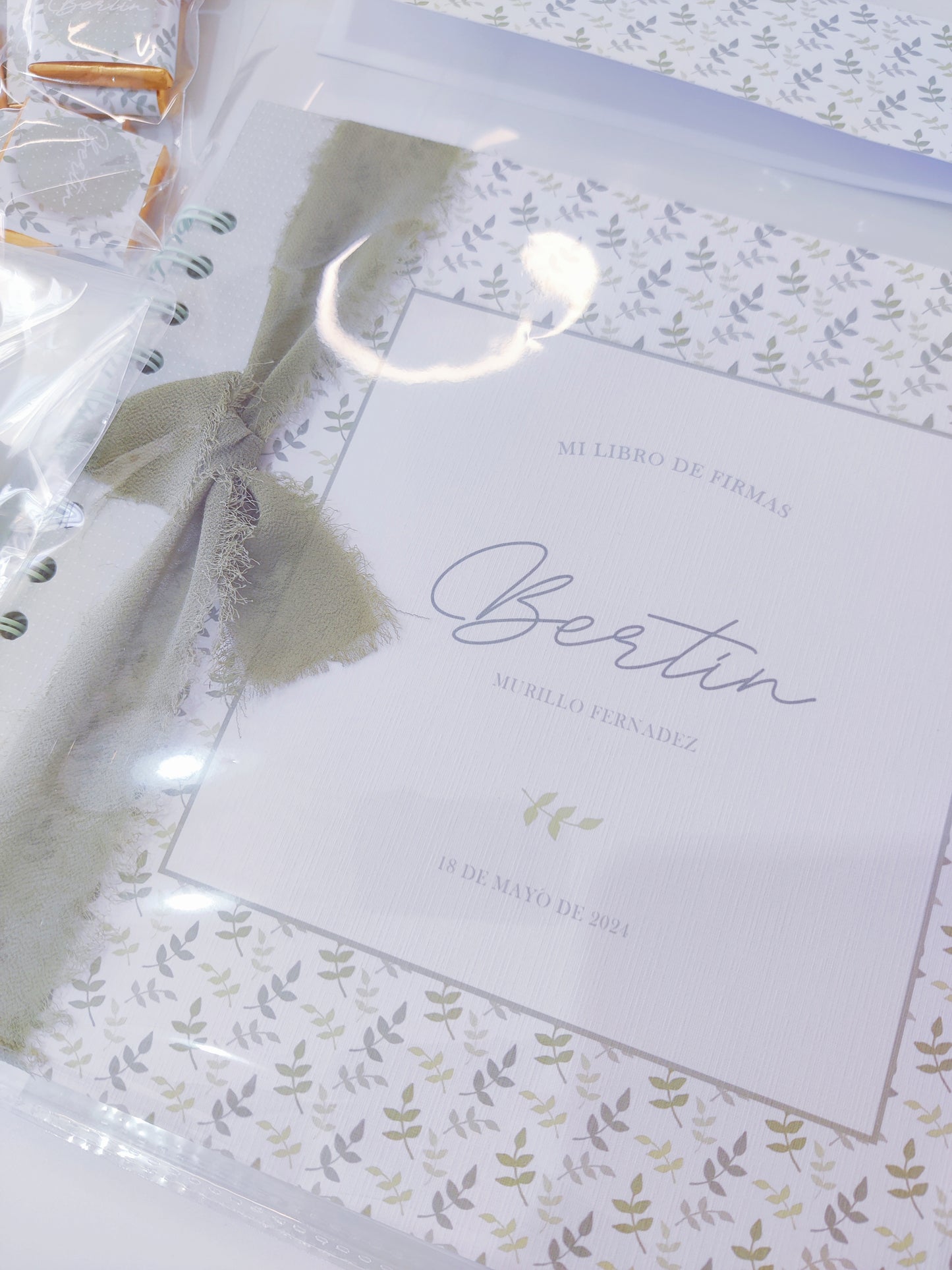 Libro de firmas personalizado Primera Comunión COLECCIÓN HOJITAS