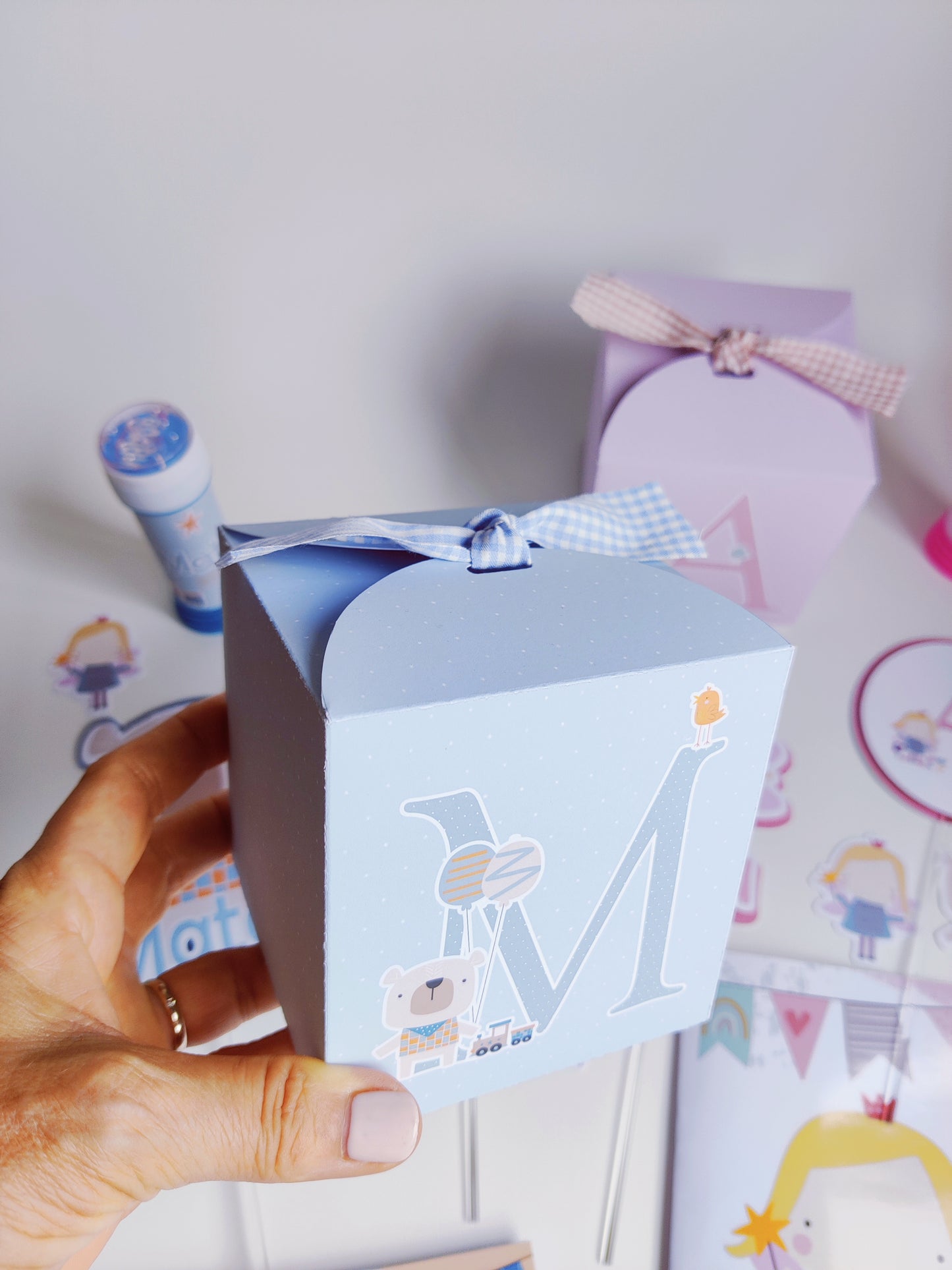 Caja cubo Inicial con lazo personalizada Bautizo