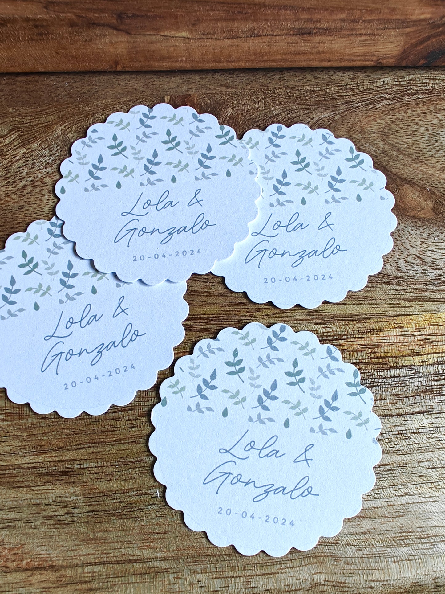 Pack x 15 Etiquetas redondas personalizadas Comunión COLECCIÓN HOJITAS