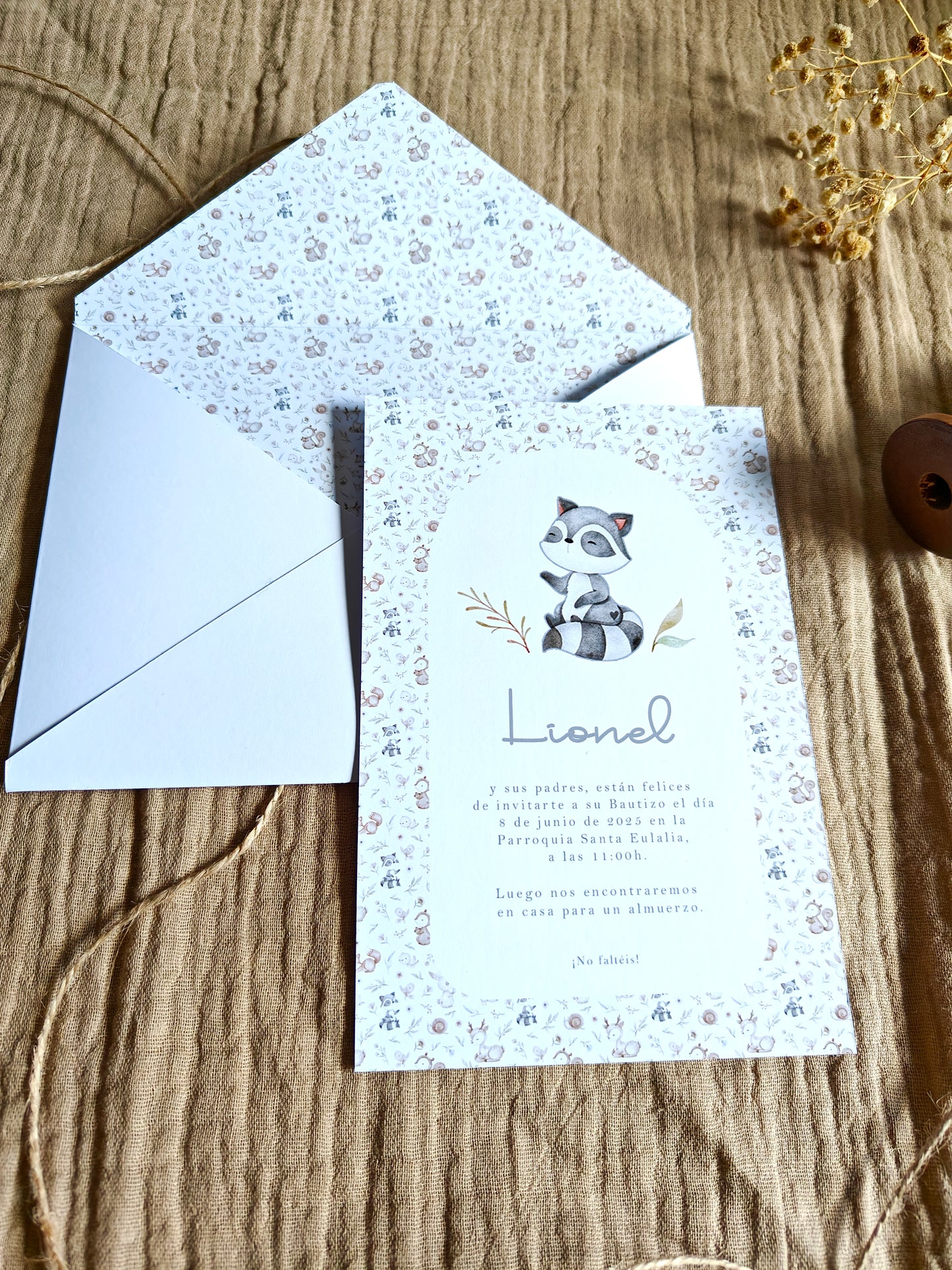 Invitación impresa personalizada Bautizo COLECCIÓN WOODLAND