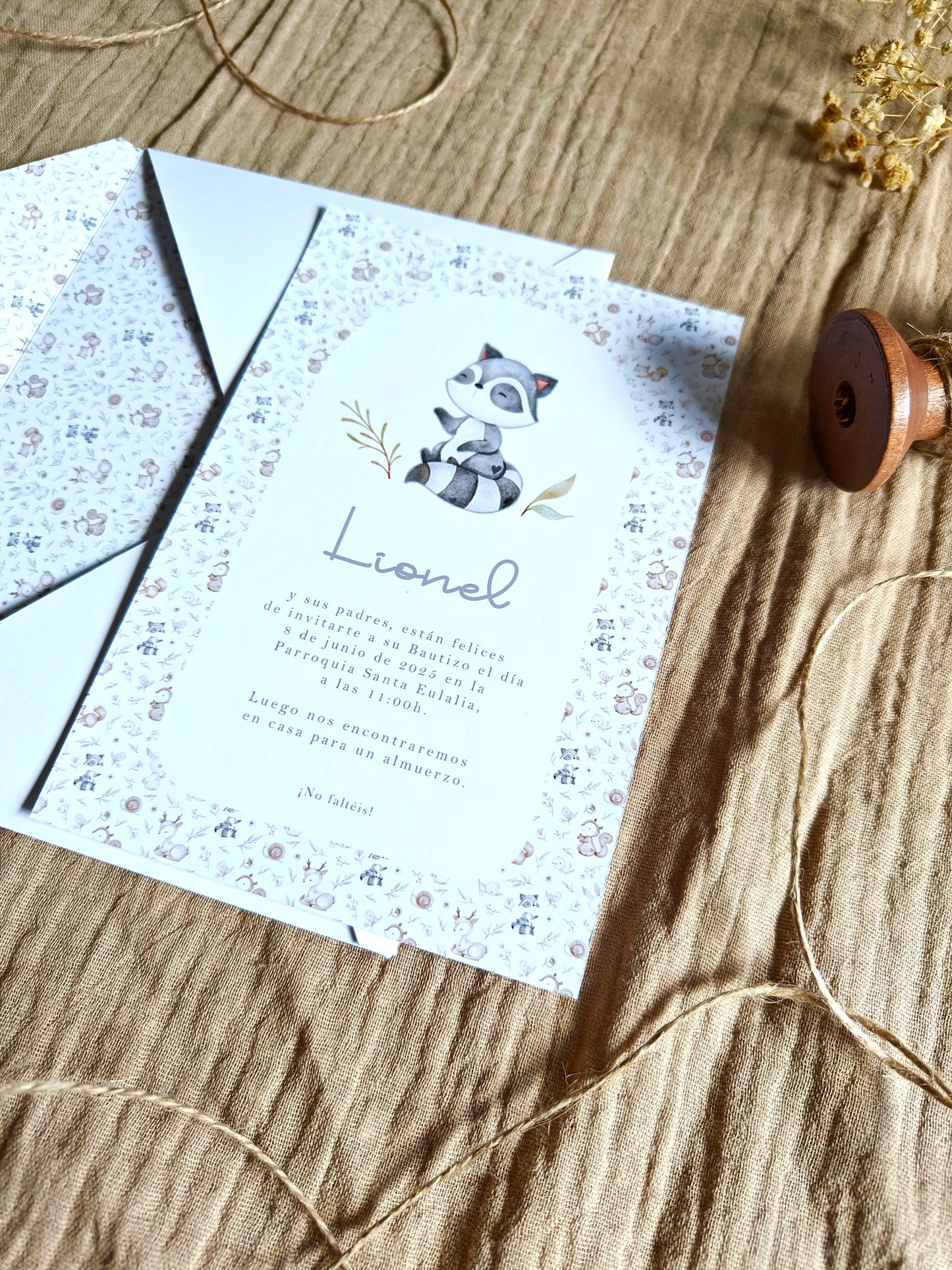 Invitación impresa personalizada Bautizo COLECCIÓN WOODLAND