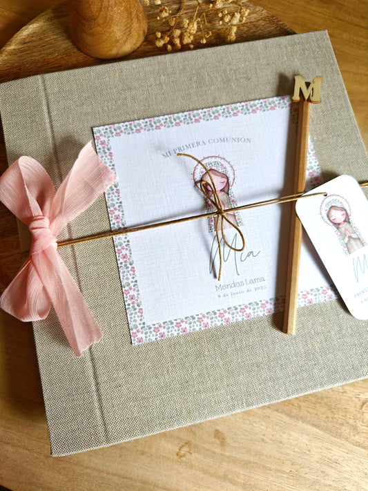 Libro de firmas / fotos con portada, personalizado.  Primera Comunión COLECCIÓN VIRGENCITA
