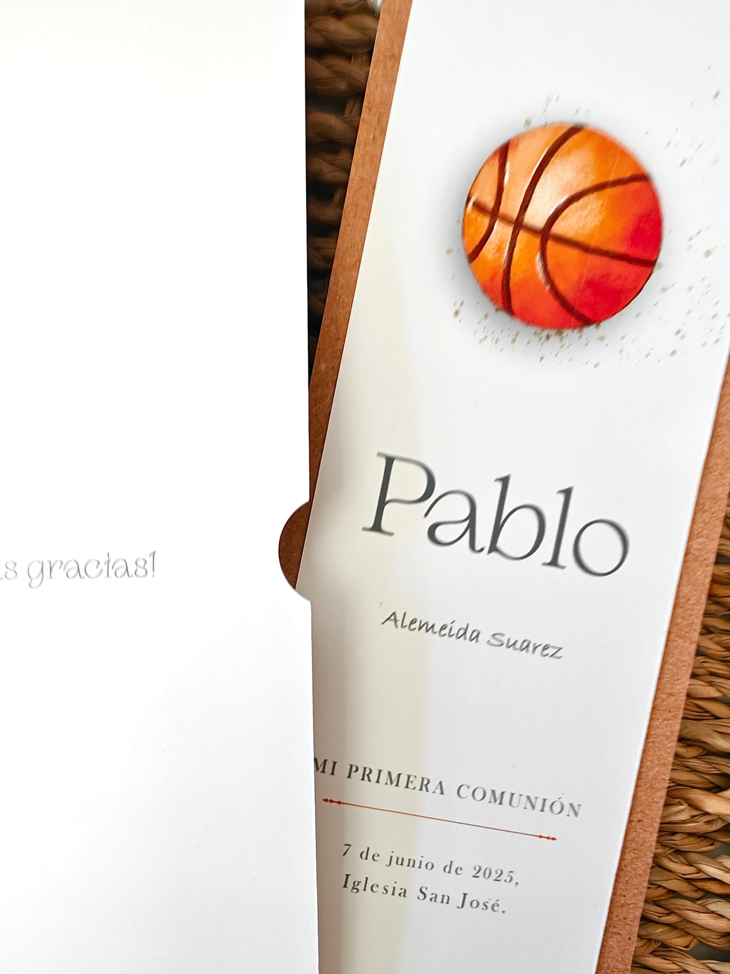 Recordatorio / Punto de libro personalizado Comunión COLECCIÓN BALÓN CESTO