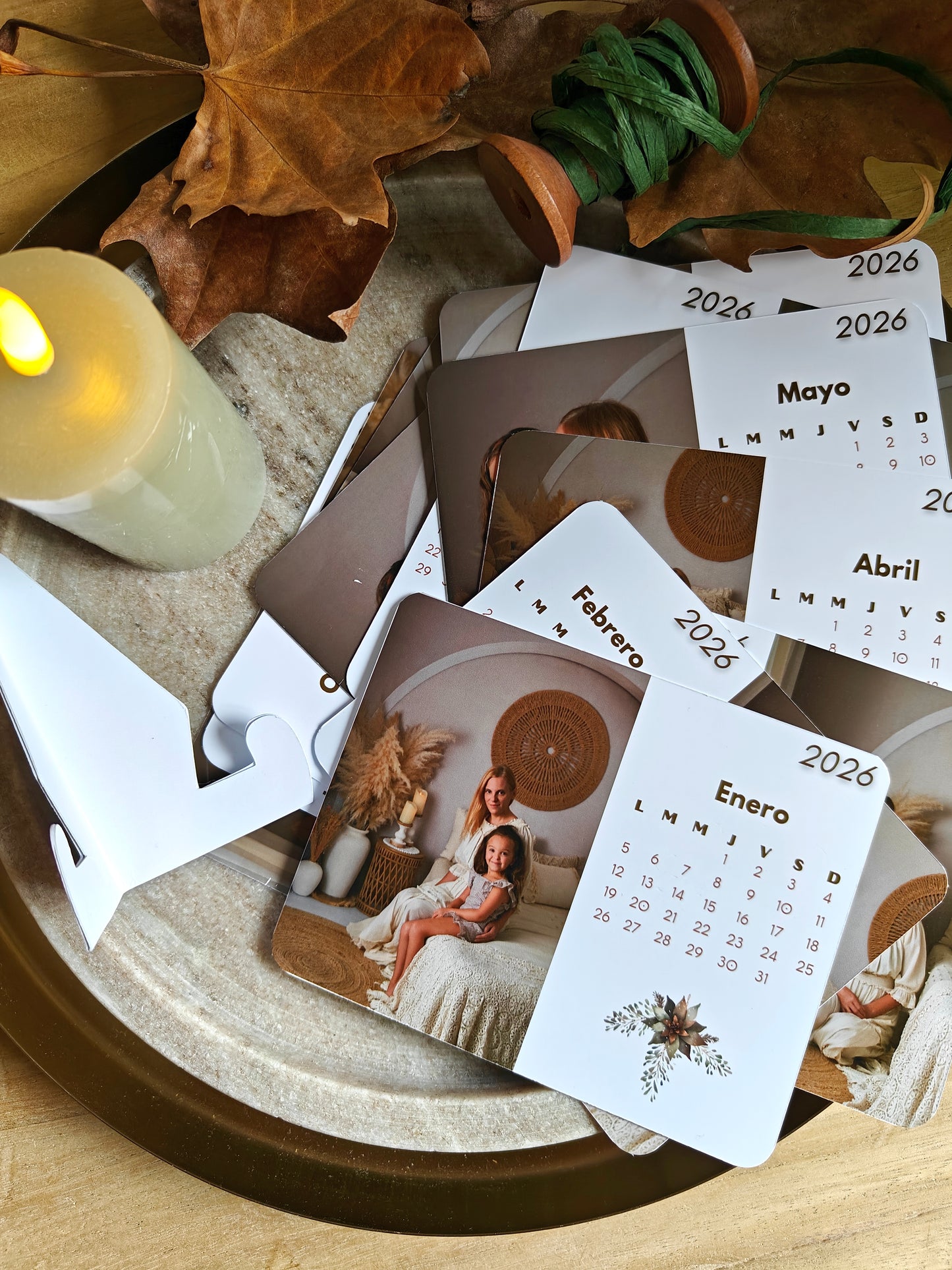 Calendario 2026 con foto sobre soporte