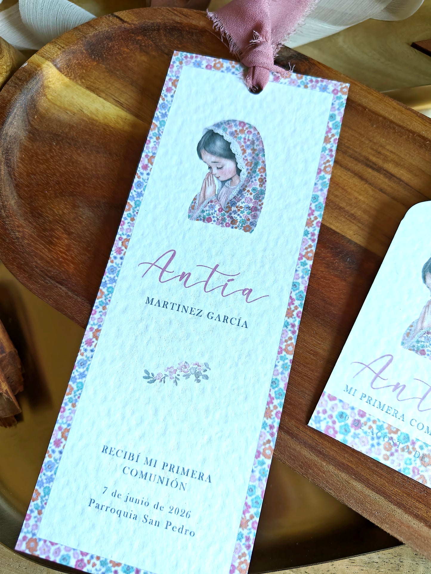 Recordatorio / Punto de libro personalizado Comunión COLECCIÓN VIRGENCITA REZANDO