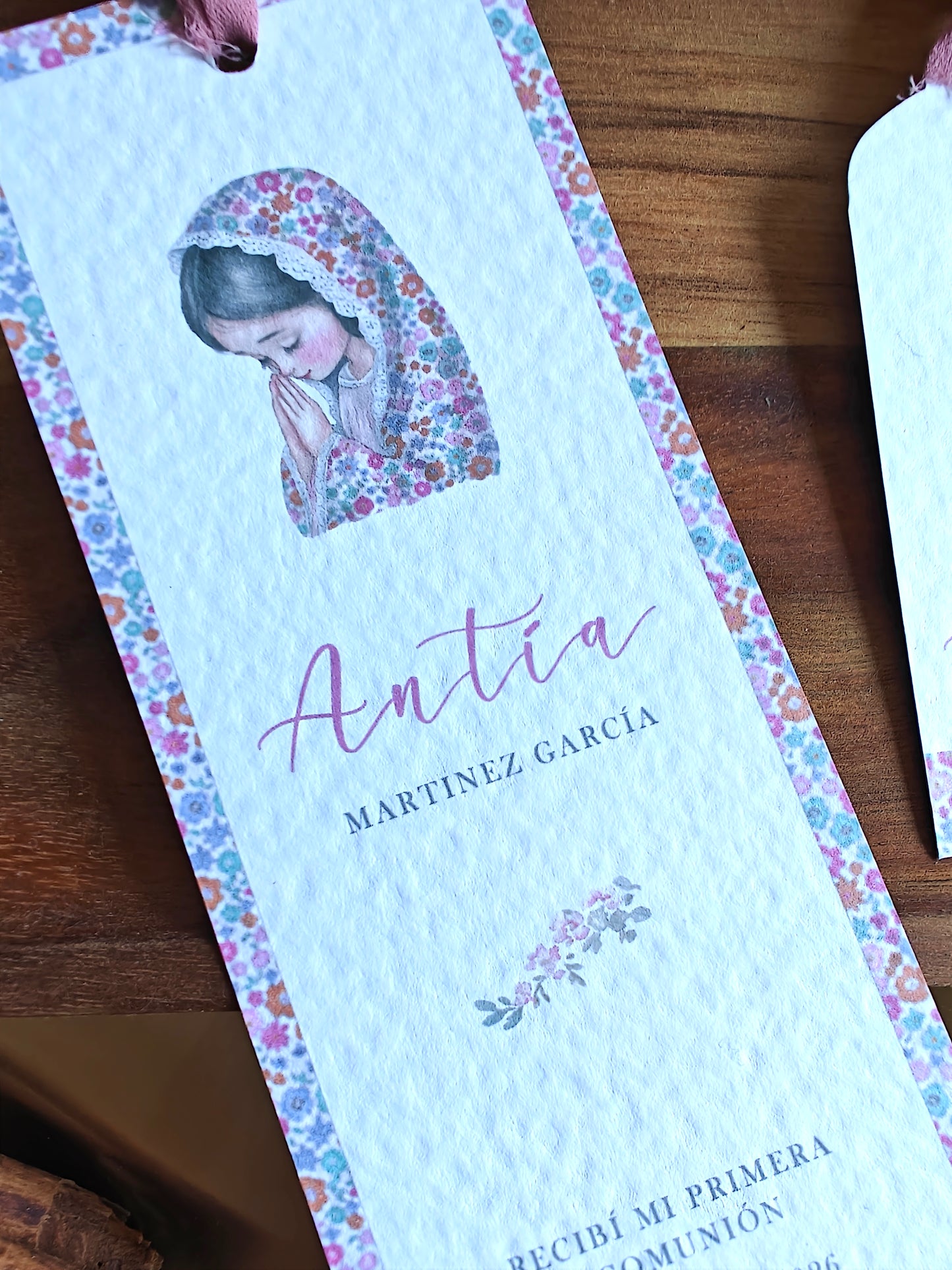 Recordatorio / Punto de libro personalizado Comunión COLECCIÓN VIRGENCITA REZANDO